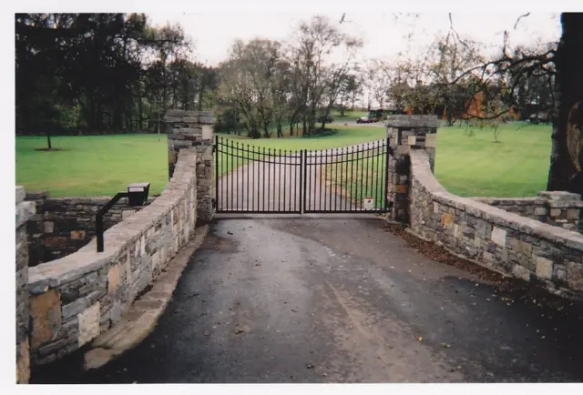 Estate gate with curved stone walls and keypad entry - Elantra Gate Systems