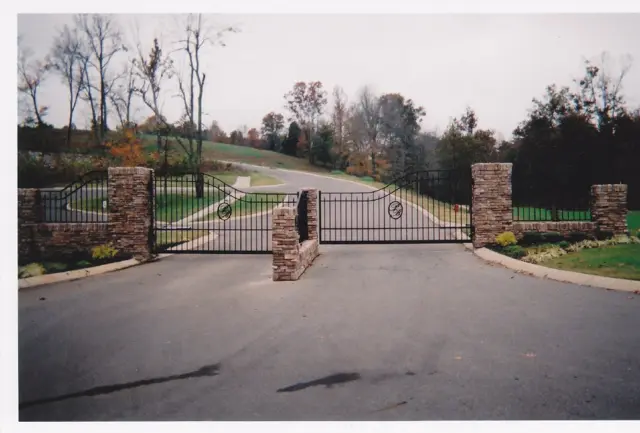Dual-lane HOA entrance and exit gates - Elantra Gate Systems