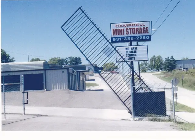 Self-storage vertical pivot lift gate - Elantra Gate Systems